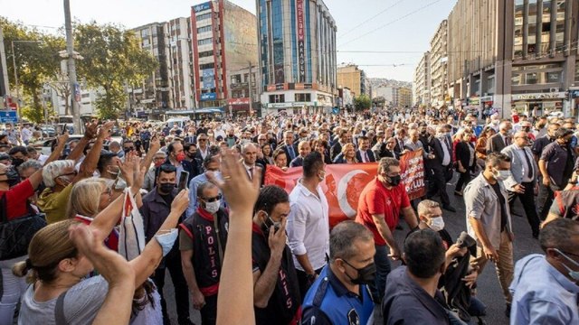 İzmir’in düşman işgalinden kurtuluşunun 99’uncu yıl dönümü coşkuyla kutlandı