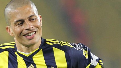 Fenerbahçe'nin efsanesi Alex, Galatasaray'a imza atan Gustavo'yu tebrik etti