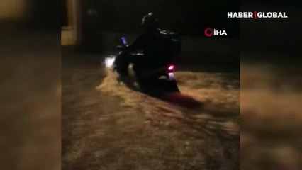 İki saat içinde iki aylık yağmur yağdı, şehir su bastı