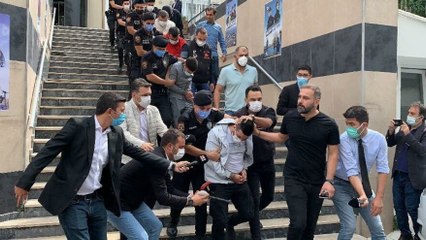 Polis merkezi önünde öldürüldü