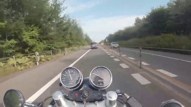 [Motorcycle] Explosive touring with a straight pipe! highway