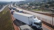 Caminhões deixam fila de paralisação na Fernão Dias, na Grande BH