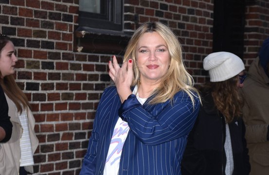 ‘Britney Spears me enviou sinais de fumaça’, diz Drew Barrymore