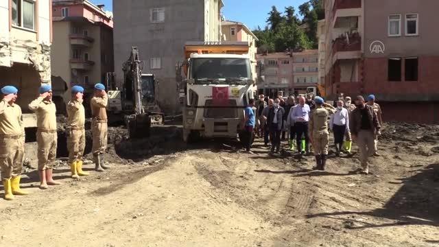 Son dakika haber... KASTAMONU - Bakan Soylu selden etkilenen Bozkurt'ta incelemelerini sürdürdü