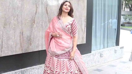 Divyanka Tripathi पिंक साड़ी में दिखी बेहद खूबसूरत ; Watch video | FilmiBeat