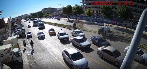 Son dakika haber | VİNÇ İLE ÇARPIŞAN ÇEKİCİNİN SÜRÜCÜSÜ ÖLDÜ; KAZA KAMERADA