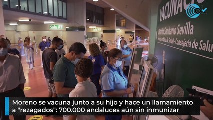Moreno se vacuna junto a su hijo y hace un llamamiento a "rezagados": 700.000 andaluces aún sin inmunizar