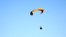 Erciş'te Van Gölü ve Süphan Dağı manzarası yamaç paraşütçülerinin ilgi odağı oldu