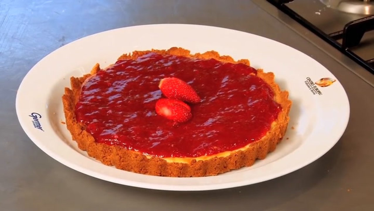 Cheesecake com molho de morangos - Tudo Gostoso