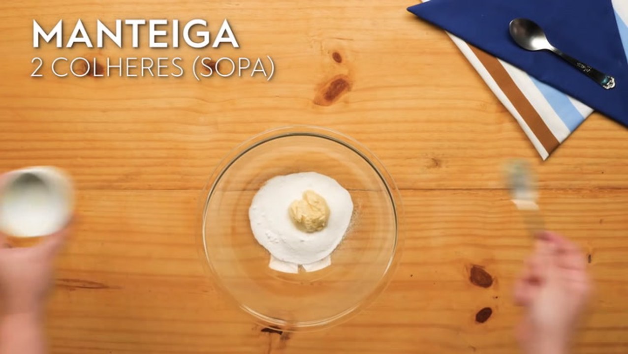 Bolo de caneca com sorvete — Receitas TudoGostoso