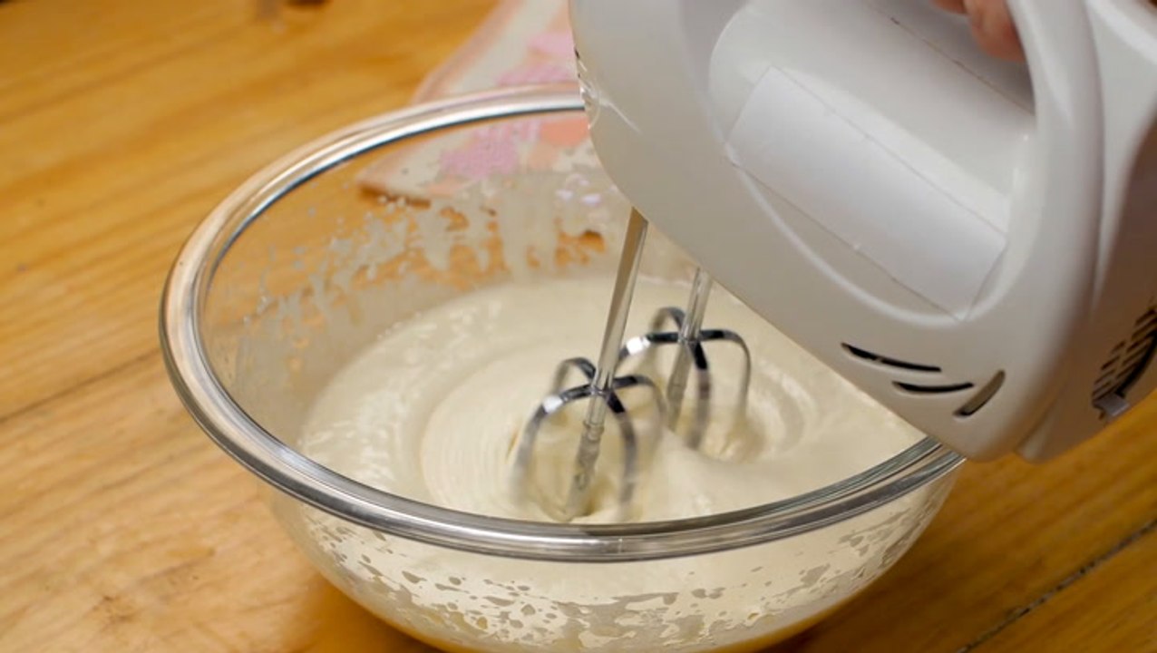 Bolo com recheio de beijinho – Receitas TudoGostoso