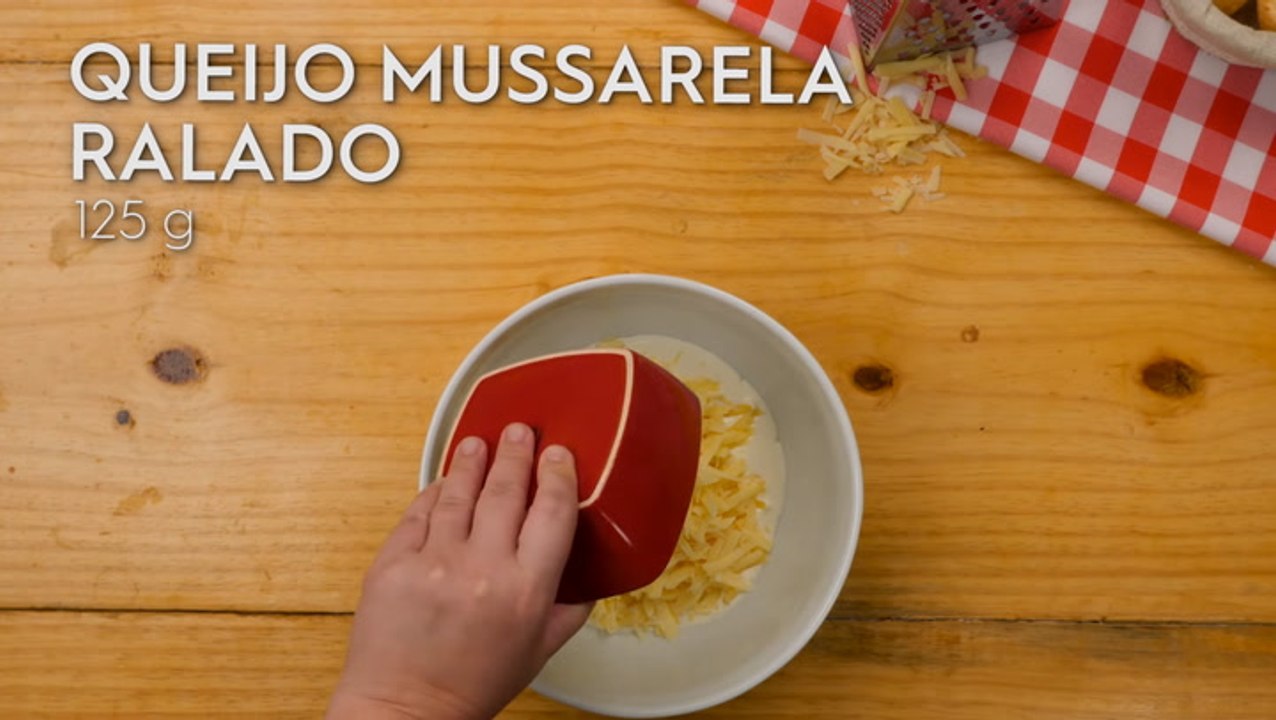 Pizza com borda de pão de queijo — Receitas TudoGostoso