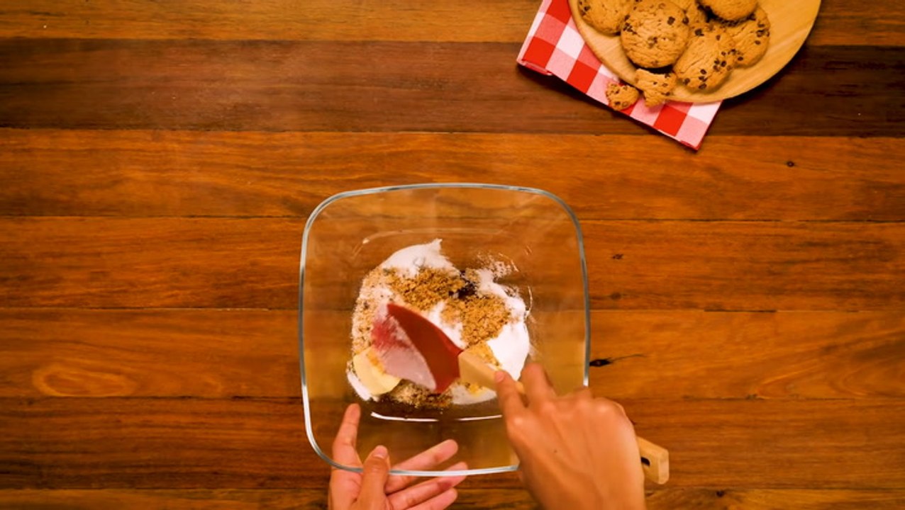 Cheesecake de morango no pote — Receitas TudoGostoso