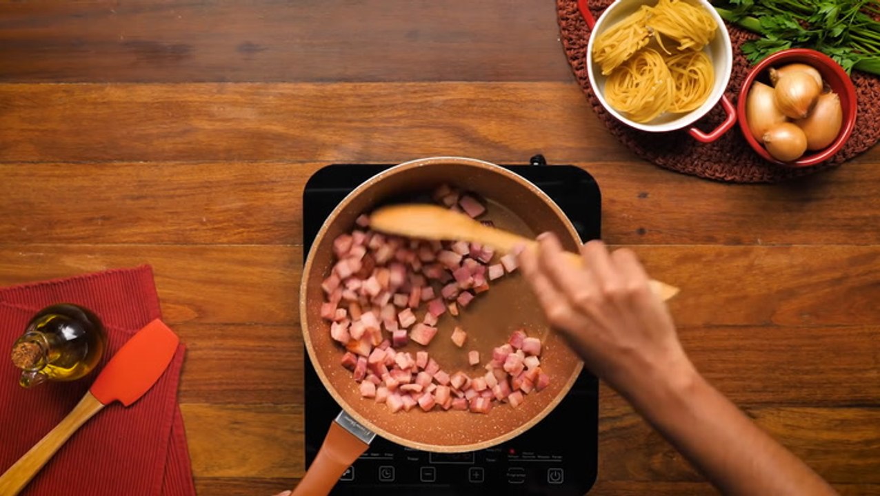 Macarrão com bacon e molho branco — Receitas TudoGostoso