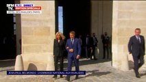 Emmanuel et Brigitte Macron arrivent aux Invalides pour l'hommage à Jean-Paul Belmondo