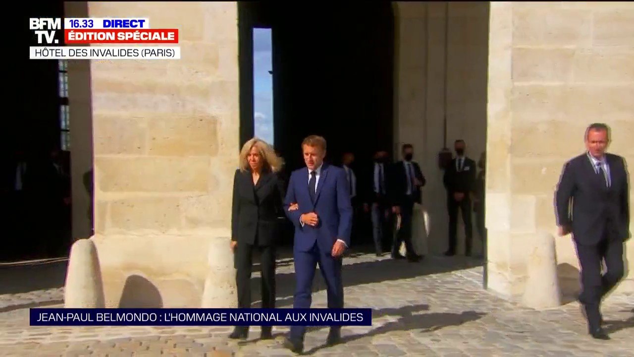Emmanuel et Brigitte Macron arrivent aux Invalides pour l'hommage à Jean-Paul Belmondo