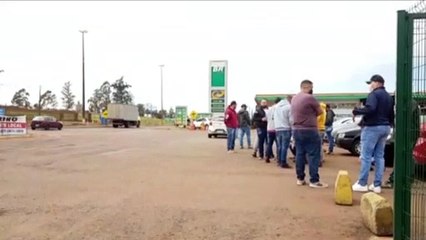 Segundo PRF, manifestantes a pé tentaram bloquear BR-277, em Cascavel, mas foram orientados sobre o ato