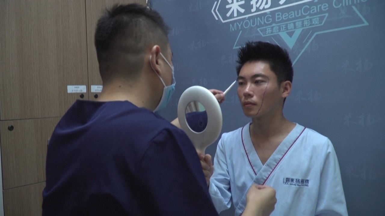 Der 'Frischfleisch'-Look: Schönheits-OP-Boom bei chinesischen Männern