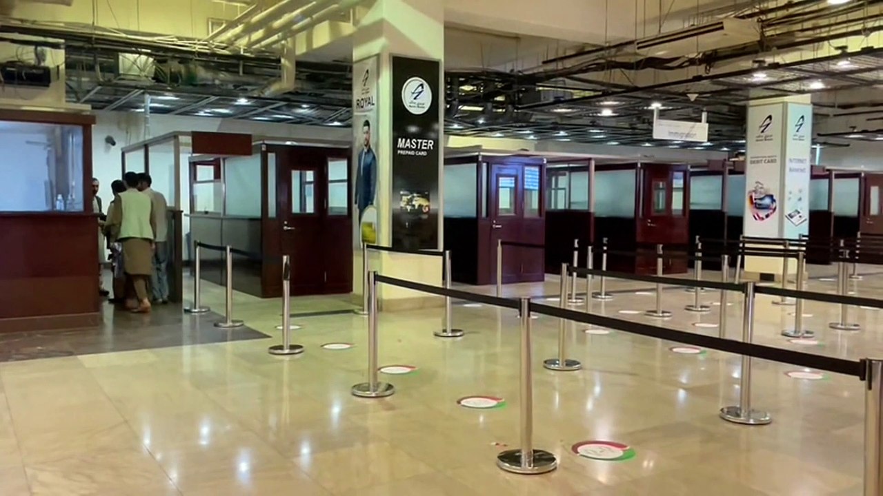 Zuckerbrot und Peitsche in Kabul? Erster ziviler Auslandsflug hob ab