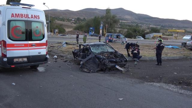 Kırıkkale'de feci kaza, iki otomobil çarpıştı: 6 ölü