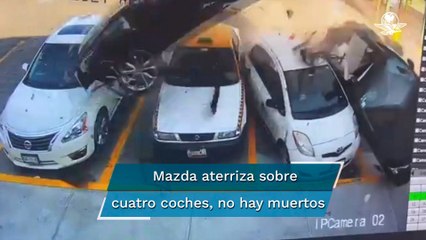 "Auto volador" sale disparado e impacta a cuatro vehículos en Nuevo León