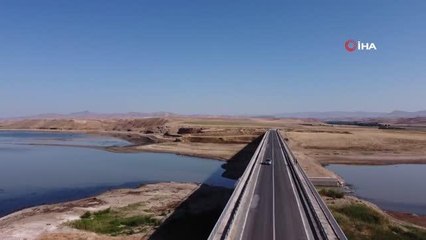 Hirfanlı Barajı'nda sular kuraklığın etkisiyle çekildi