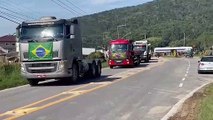 Bloqueio de caminhões com gasolina em Biguaçu é liberado