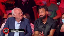 Cyril Hanouna a reçu son cadeau de la part de Jean-Paul Belmonndo, sur le plateau de 