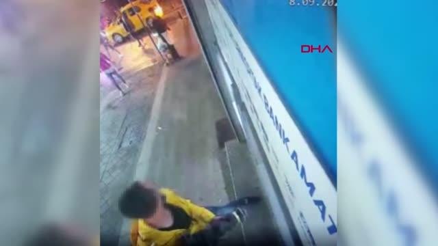 İSTANBUL-KREDİ TALEBİNE OLUMSUZ YANIT ALDIĞI İÇİN ATM EKRANLARINI KIRDIĞI ORTAYA ÇIKTI