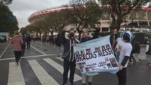 Hinchas argentinos vuelven a un estadio tras 18 meses para ver a Messi campeón