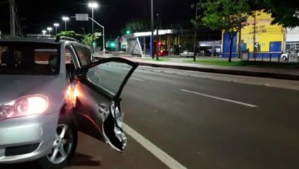 Porta de Toyota Fielder é atingida por caminhão na Avenida Barão do Rio Branco