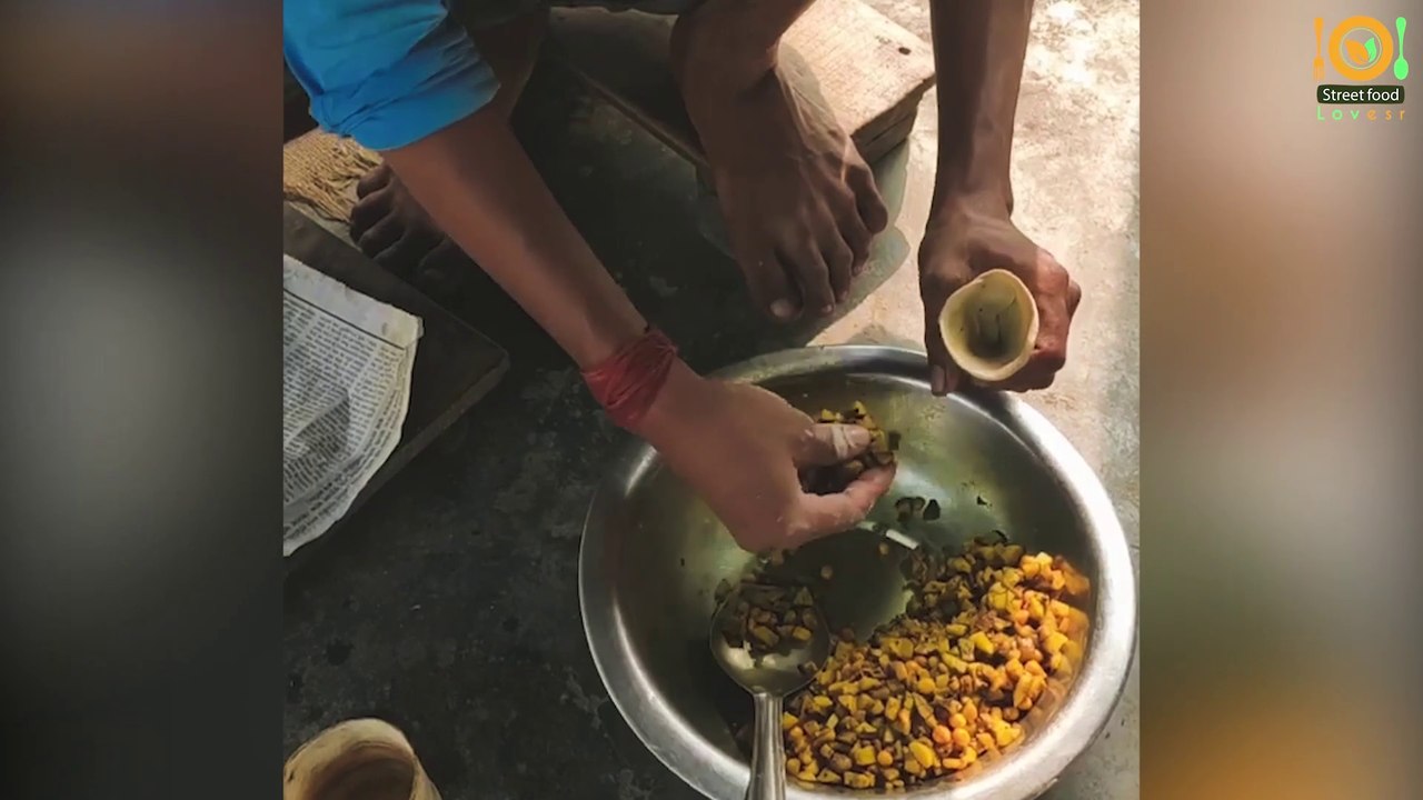 Mini Samosa Making in Village Weekend Market  Rs.5 Per Samosa