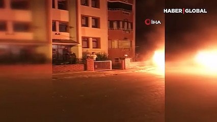 Yanan aracı su, battaniye ve yangın tüpleriyle söndürmeye çalıştılar