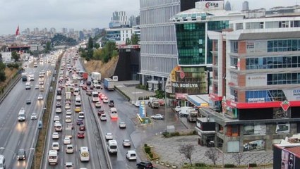 İstanbul'da yağışlar trafiği vurdu, yoğunluk yüzde 55'i gördü