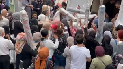 Bağcılar'da indirimli halı izdihamı