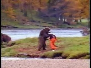 Jackass - Man fights a bear