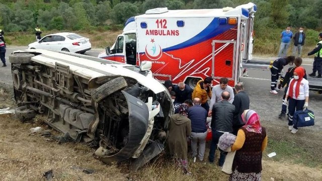 İşçi servisi TIR'la çarpıştı