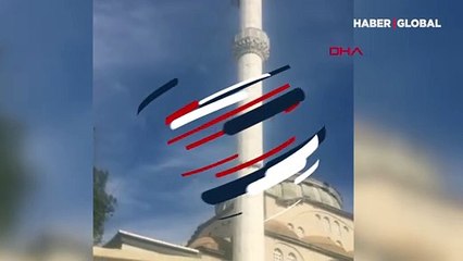 Cami minaresi çelik halatla böyle yıkıldı