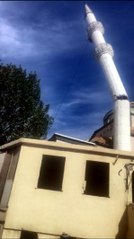 KÜÇÜKÇEKMECE'DE YENİLENECEK CAMİNİN MİNARESİ BÖYLE YIKTIRILDI