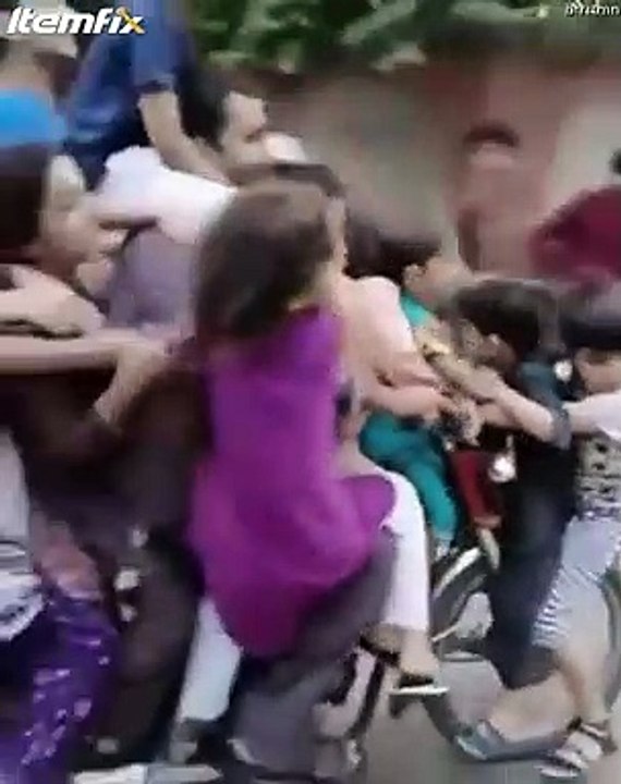Bir Motosiklete Kaç Kişi Biner