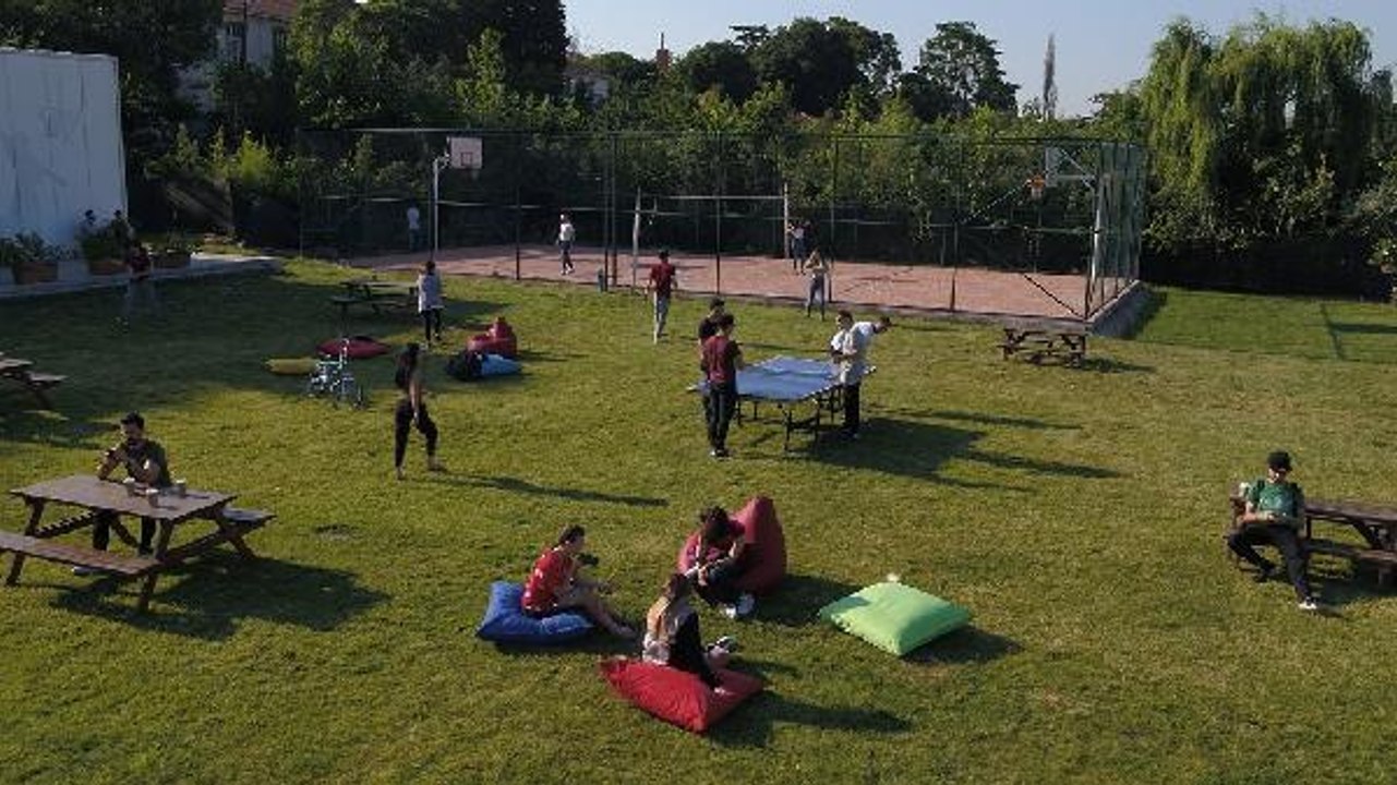 ÜNİVERSİTELER DİJİTALLEŞİYOR: ÖĞRENCİLER YAPAY ZEKAYI ÖĞRENEREK MEZUN OLACAK