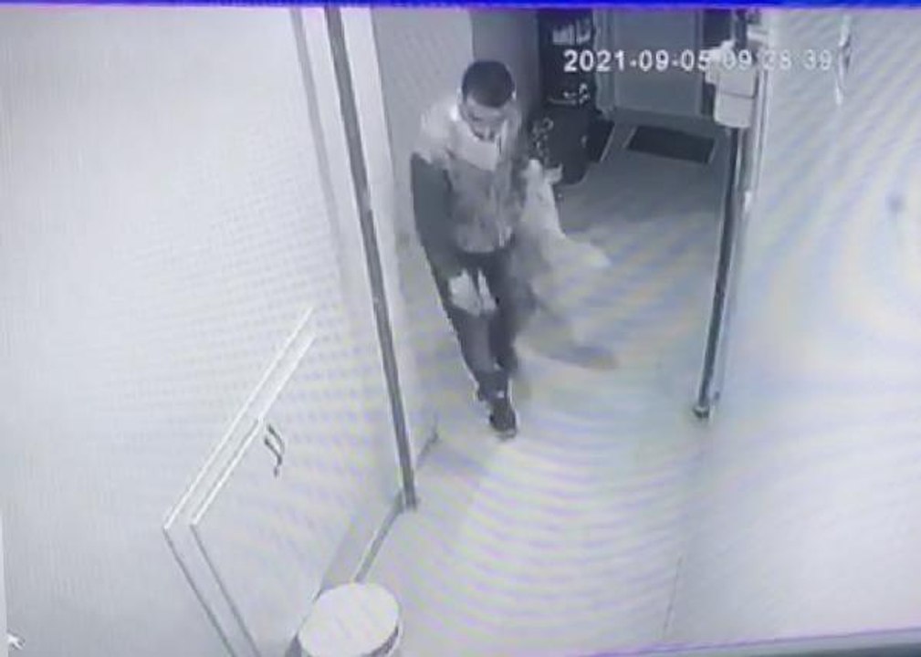 KAPI KAPI DOLAŞIP, KADIN AYAKKABILARINI ÇALDI