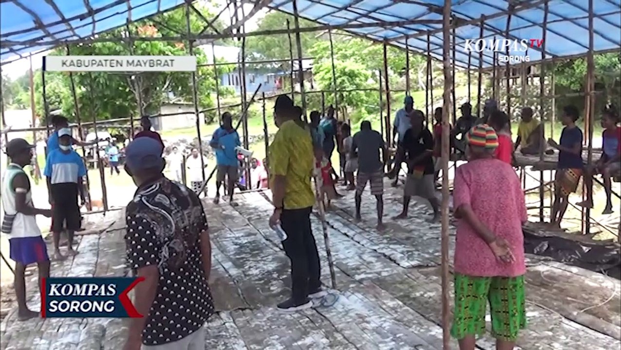 Bupati Maybrat Datangi Pengungsi Beri Dukungan