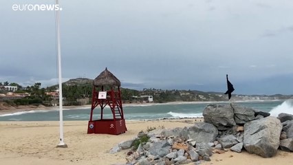 الإعصار أولاف يضرب المكسيك ويغلق الموانئ الجوية والبحرية شمال غرب البلاد