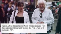 Hugues Aufray soutenu par sa compagne Muriel pour le dernier adieu à Jean-Paul Belmondo