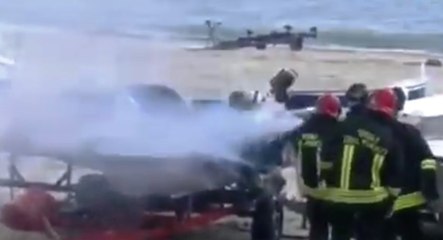 Sellia Marina (CZ) - Barca a fuoco sulla spiaggia (10.09.21)