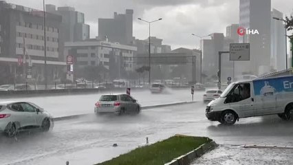 İstanbul'da sağanak yağış etkili oluyor