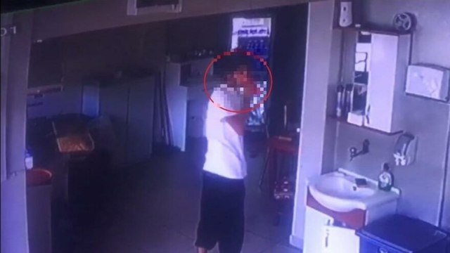 Hırsız, önce kolasını içti sonra bilgisayarı çaldı