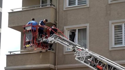 Eşini bıçakla rehin alan koca adliyeye sevk edildi