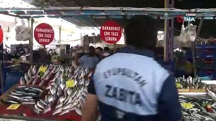 Eyüpsultan'da semt pazarında balık denetimi